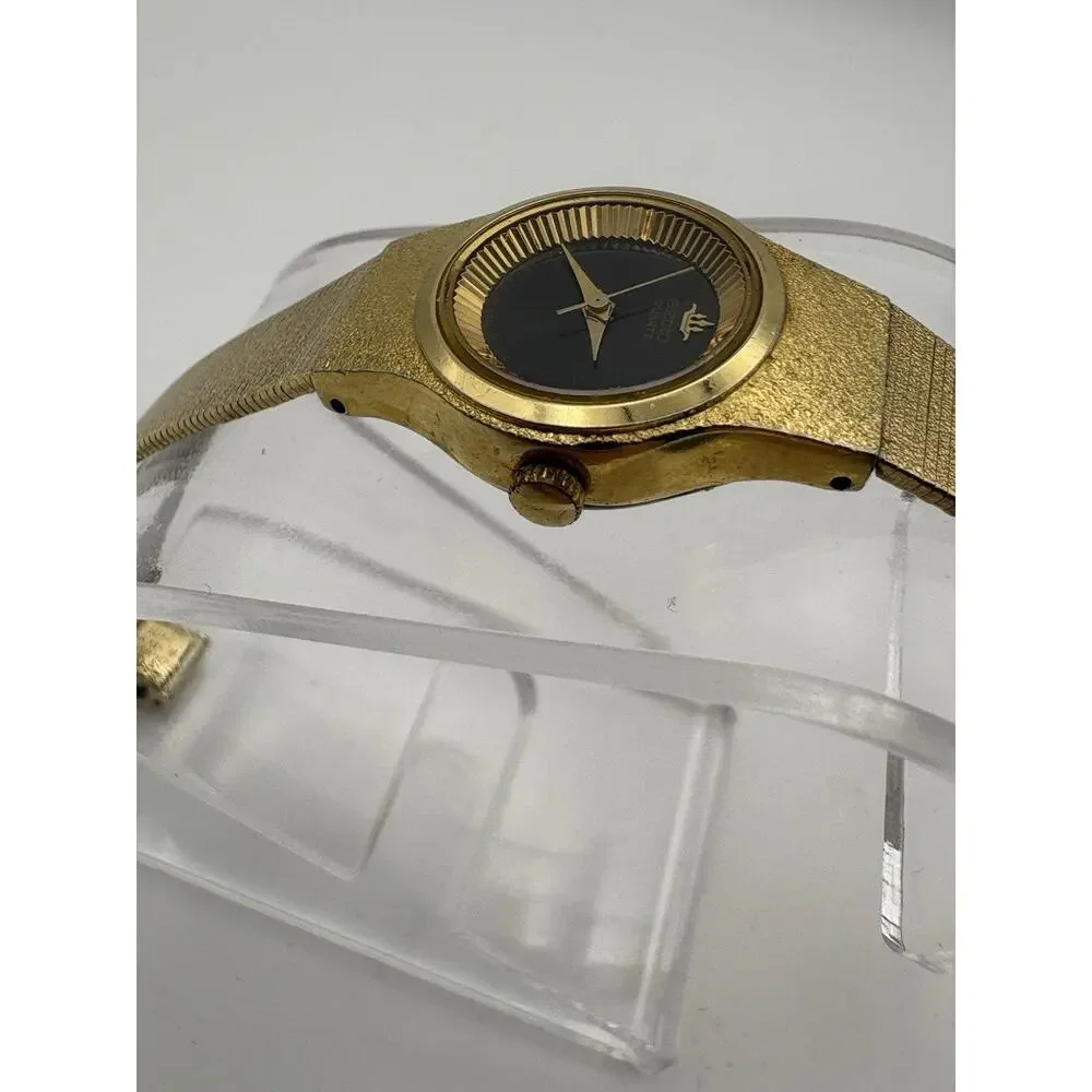 Vintage Seiko Quartz Ladies Watch 8Y21-0010 Gold Tone Black Dial New Batt Runs